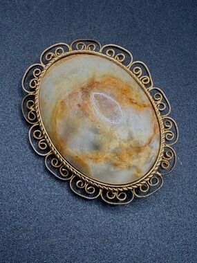 Vintage Agate Cabochon Brooch Oval Ornate Gold Tone Filigree Design Pin Jewelry